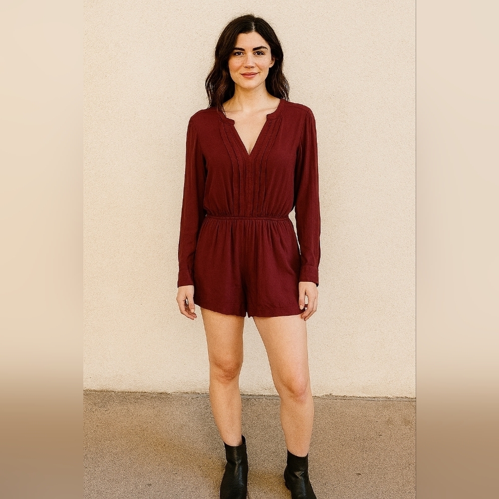 Very J Burgundy Romper M Long Sleeve Zip‎ Back Pockets Pleated Rayon Playsuit